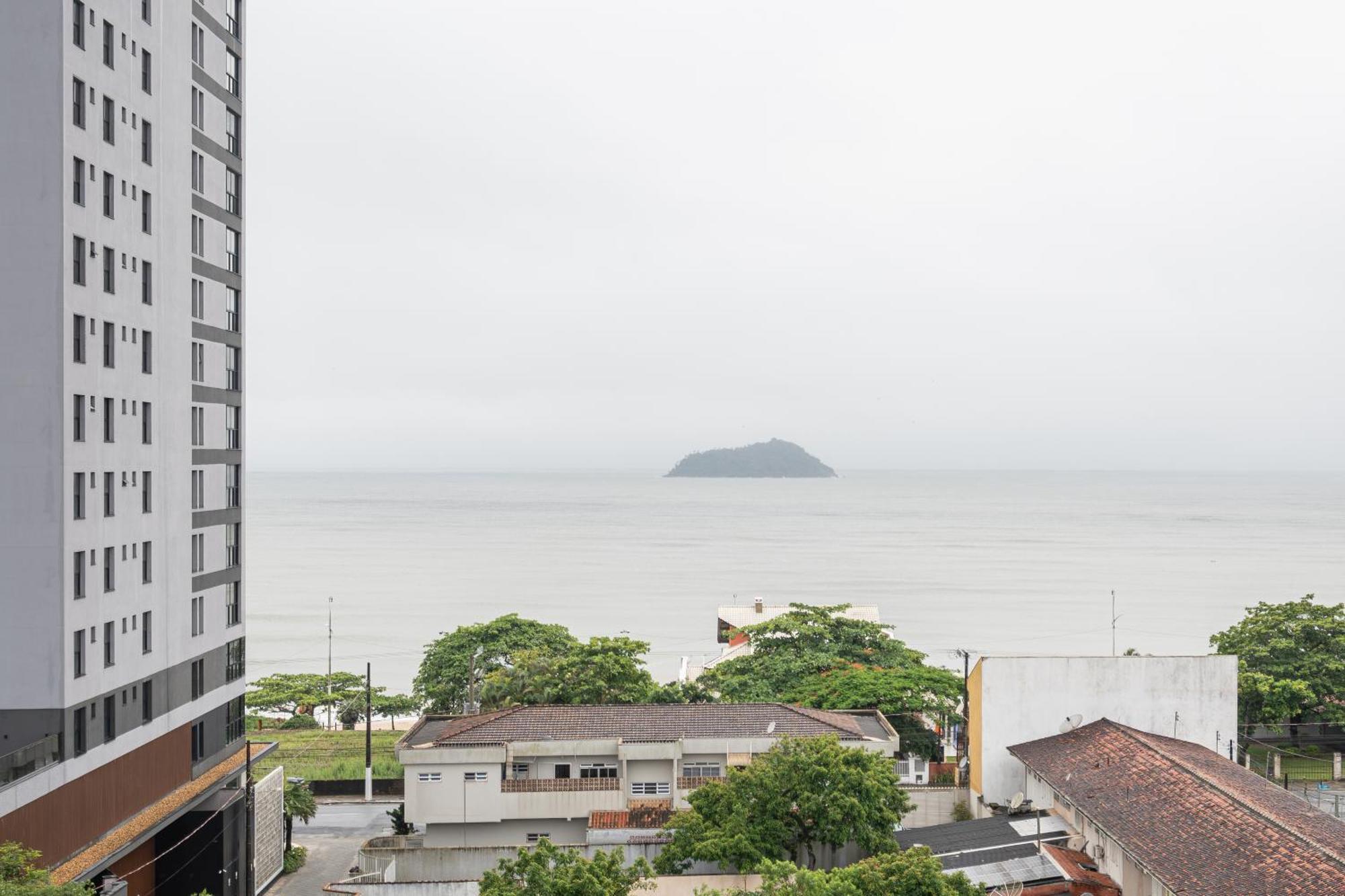 PiçarrasApartamento 150M Da Praia Com Sacada, Wi-Fi Ar Condicionado, Piscina, Portaria 24H, Playground E Vaga De Garagemアパートメント 部屋 写真